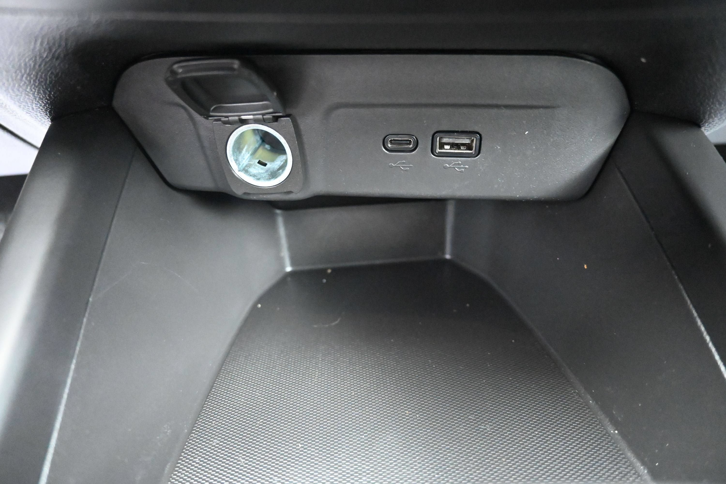 Used 2025 Chevrolet Trax RS w/ Sunroof Package FWD image 20