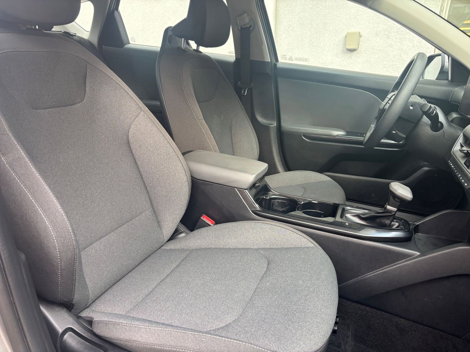 Used 2025 Kia K4 LXS image 27