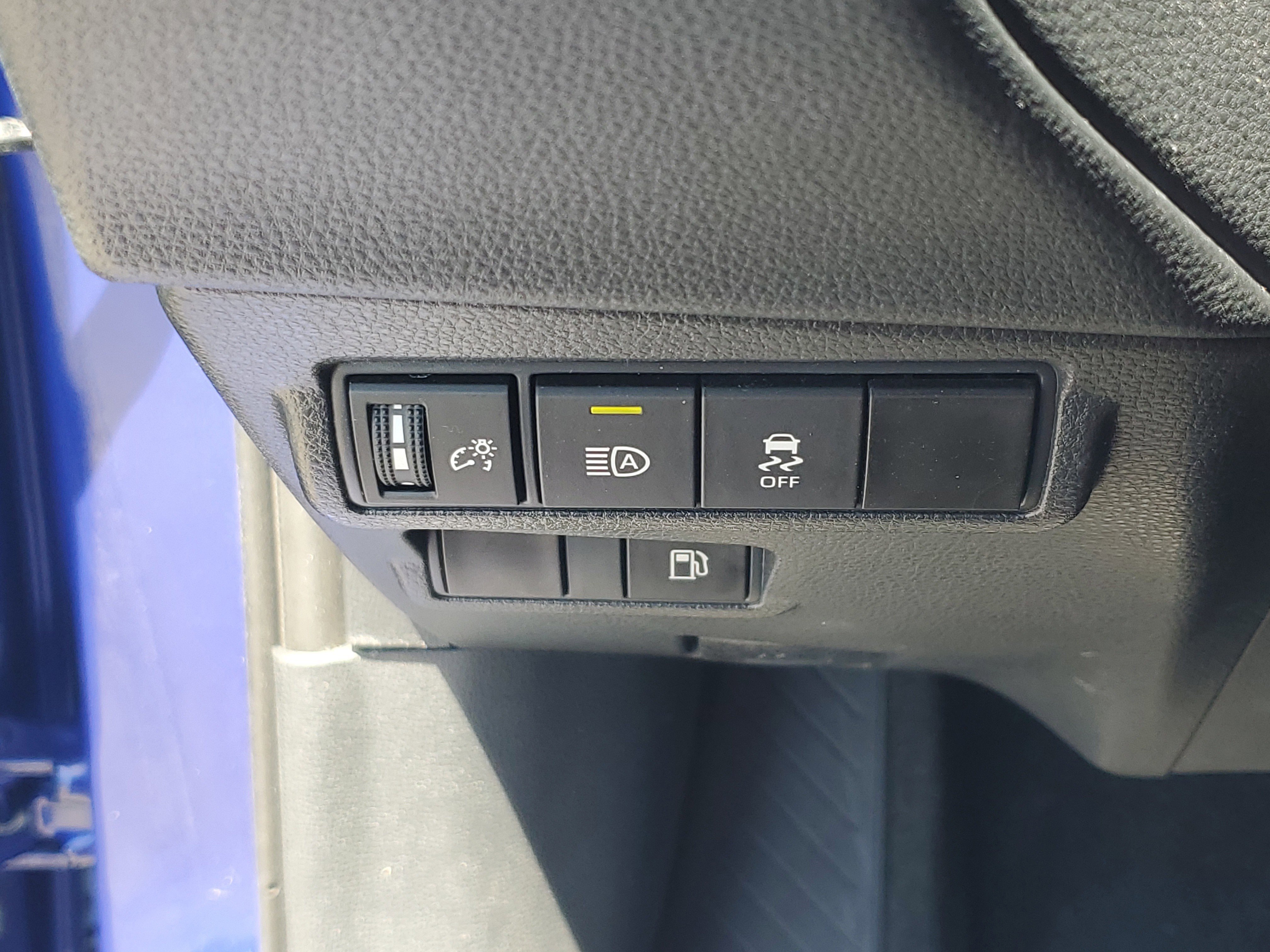 Used 2024 Toyota Corolla Cross AWD Hybrid w/ Moonroof Package image 23