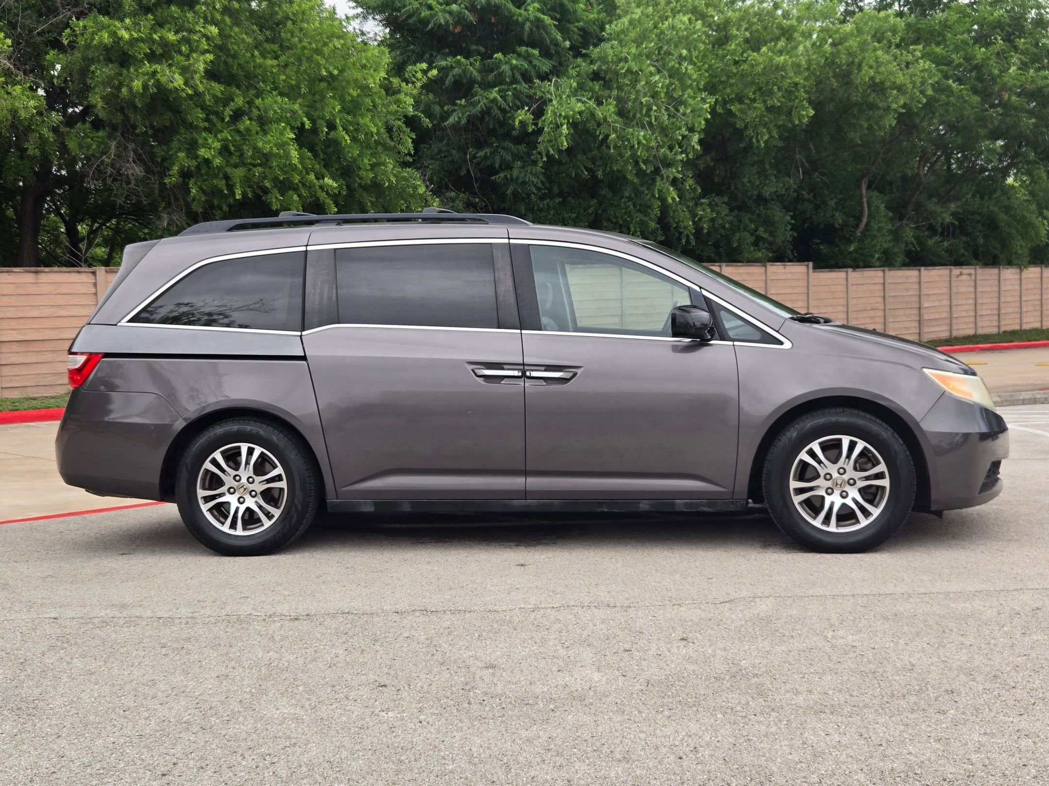 Used 2012 Honda Odyssey EX-L video 2