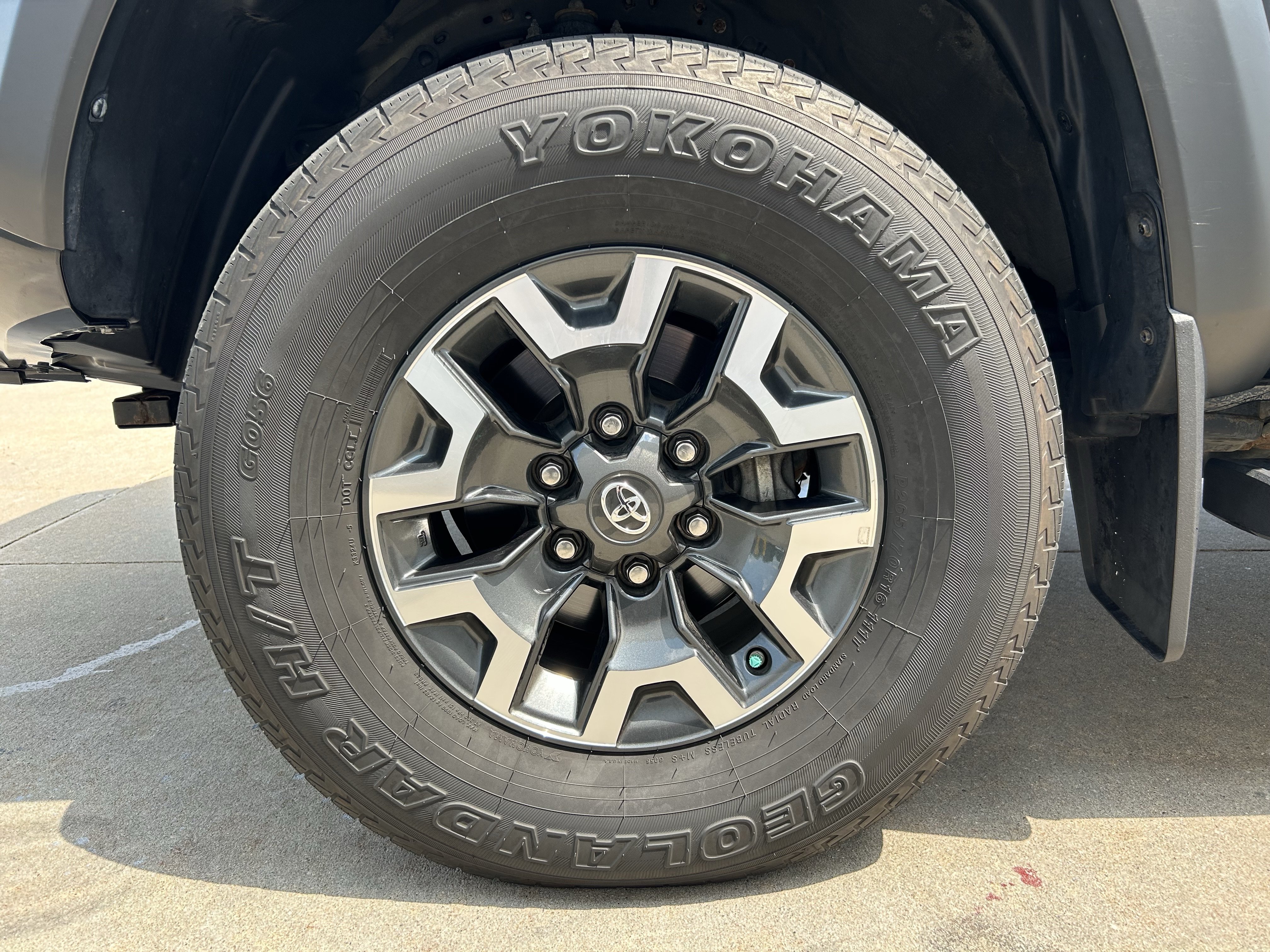 Certified 2020 Toyota Tacoma TRD Off-Road AWD/4WD image 12