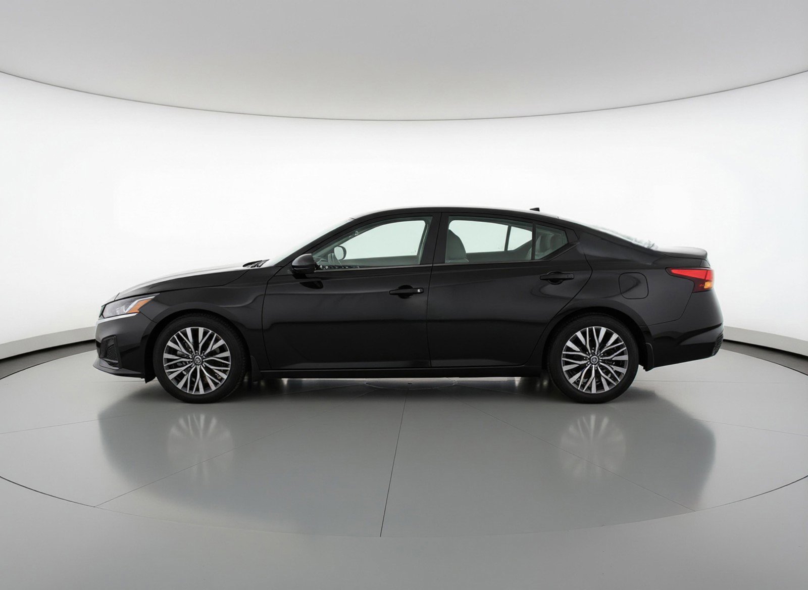Used 2025 Nissan Altima 2.5 SV FWD image 5