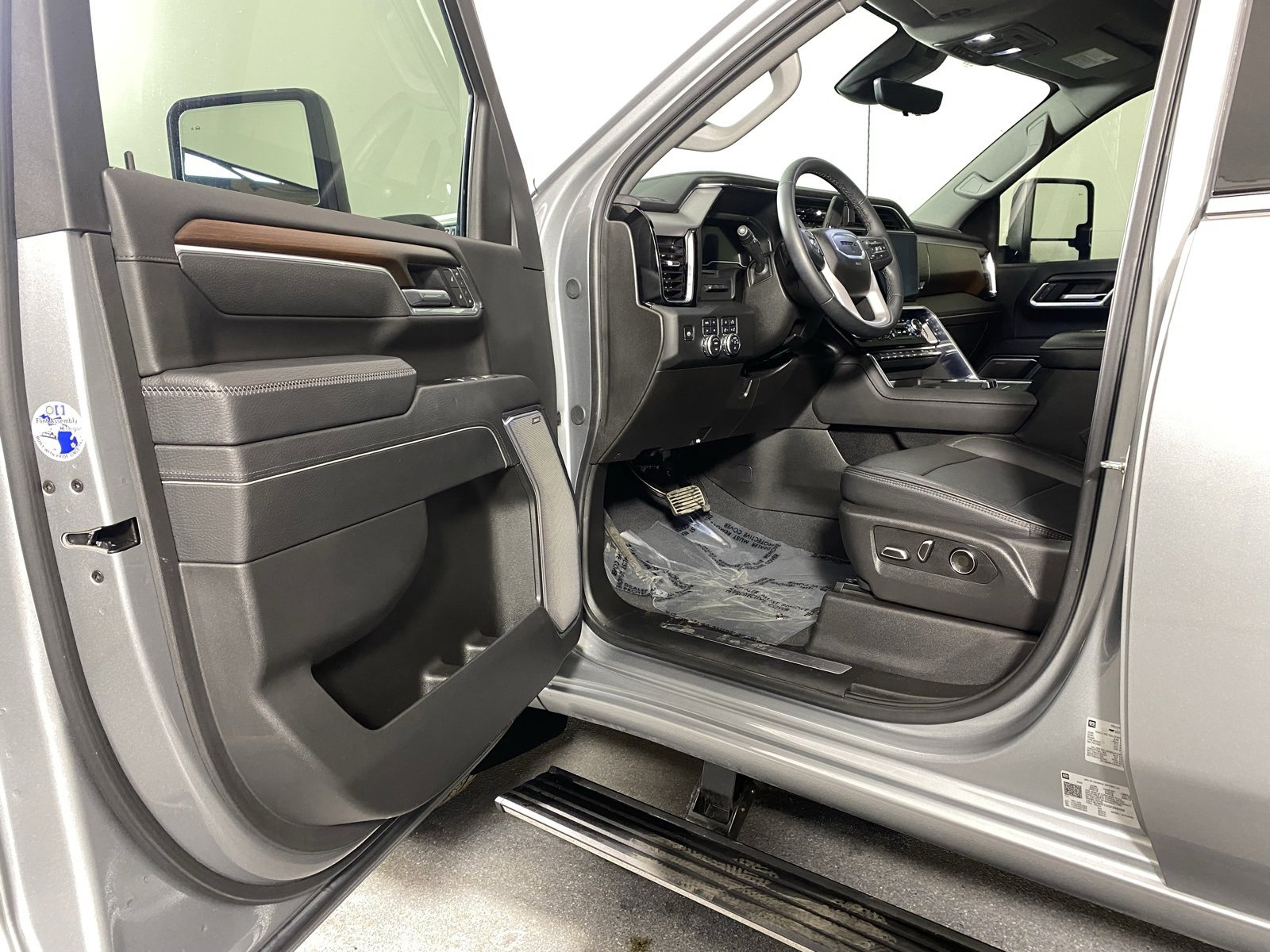 Used 2025 GMC Sierra 3500 Denali w/ Denali Reserve Package image 26