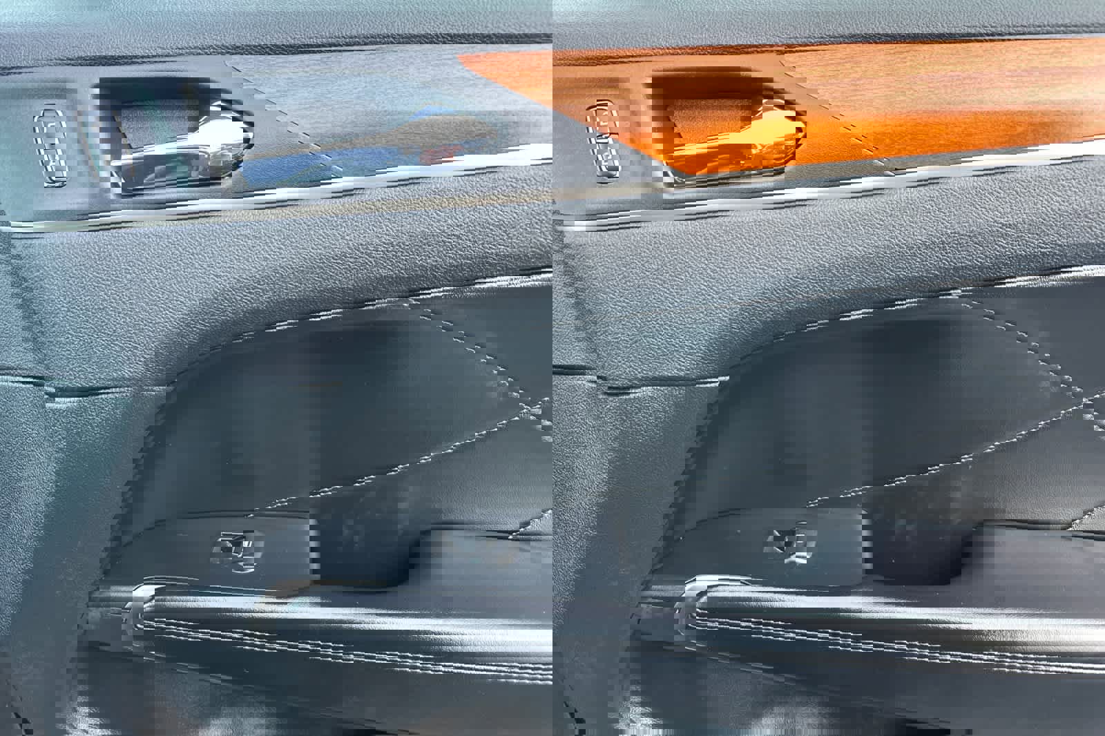 Used 2017 Lincoln MKC Select w/ Select Plus Package image 19