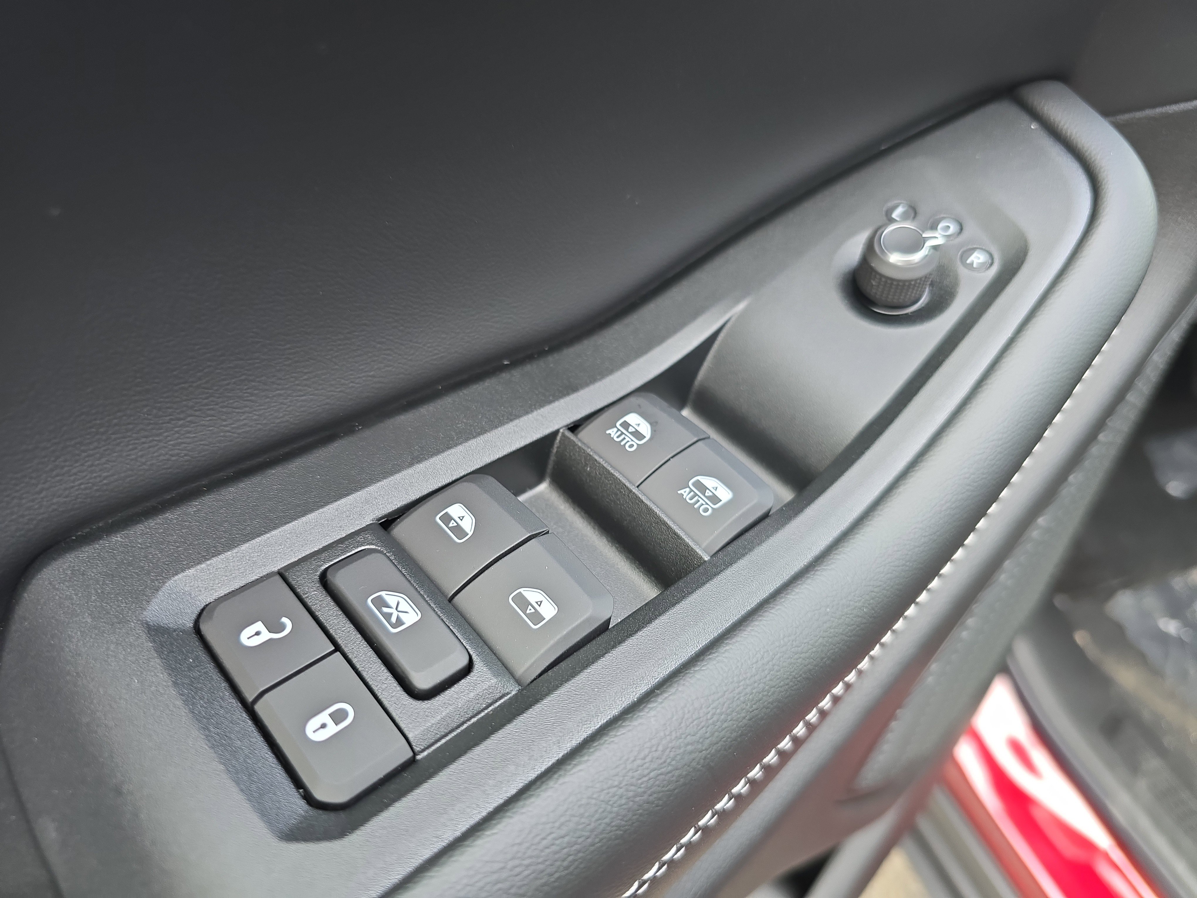 New 2025 Jeep Grand Cherokee Altitude image 18