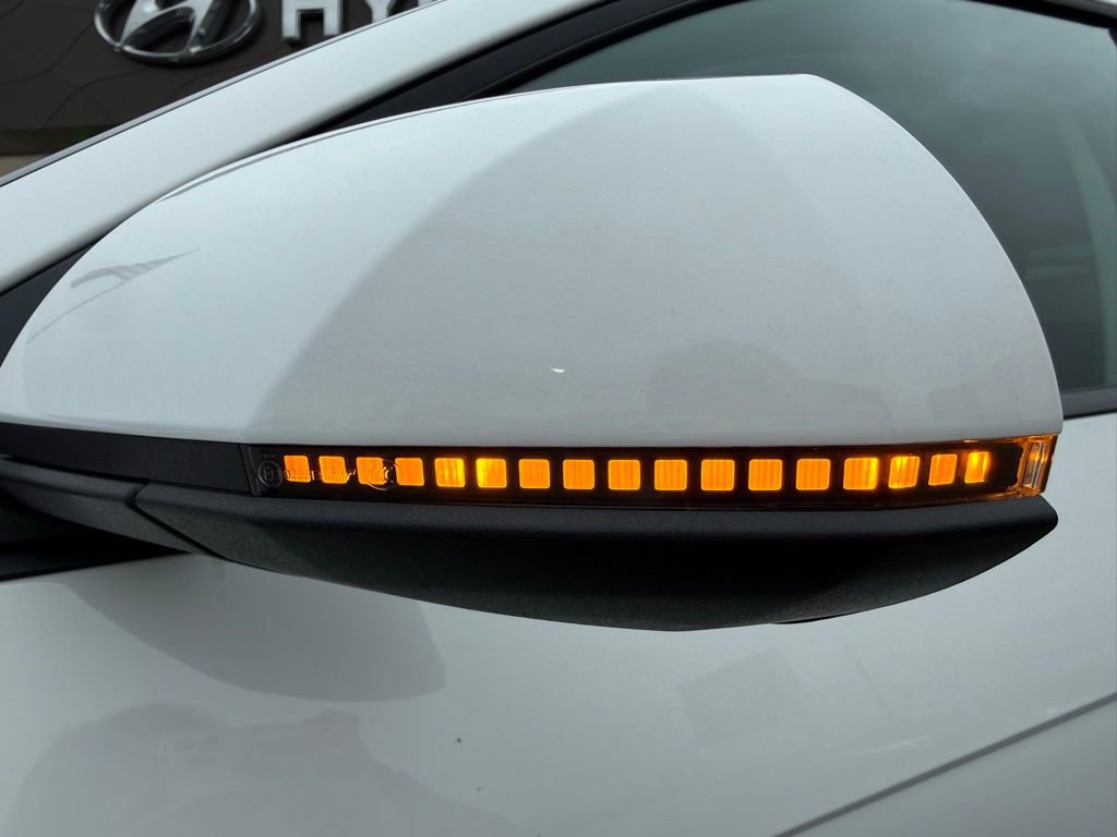 Certified 2025 Hyundai Ioniq 5 SE image 29