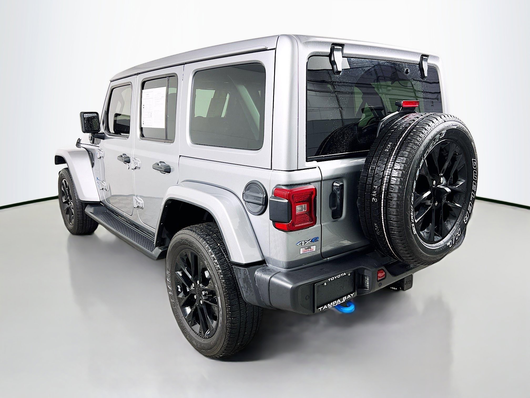 Used 2021 Jeep Wrangler Unlimited Sahara w/ Cold Weather Group image 8