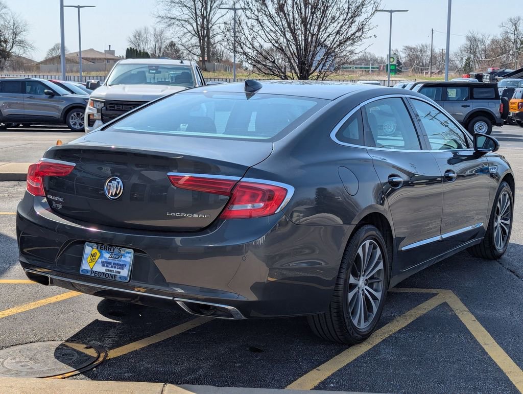 Used 2017 Buick LaCrosse Essence image 3
