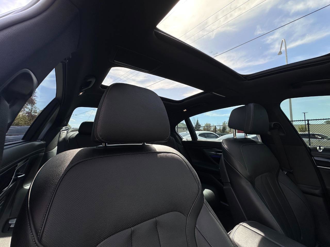 Used 2019 BMW 740i w/ Executive Package RWD image 33