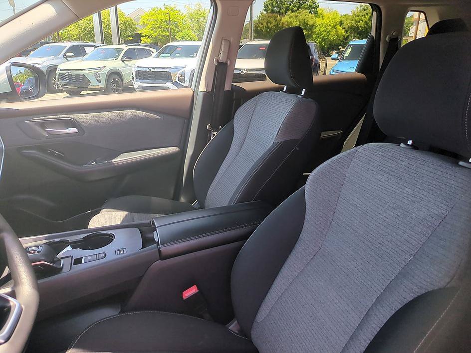 Used 2023 Nissan Rogue SV FWD image 14