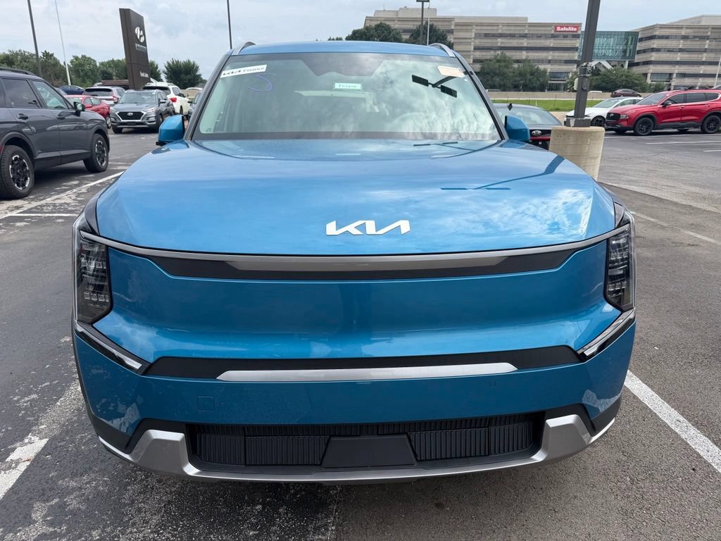 Used 2024 Kia EV9 Wind AWD/4WD image 2