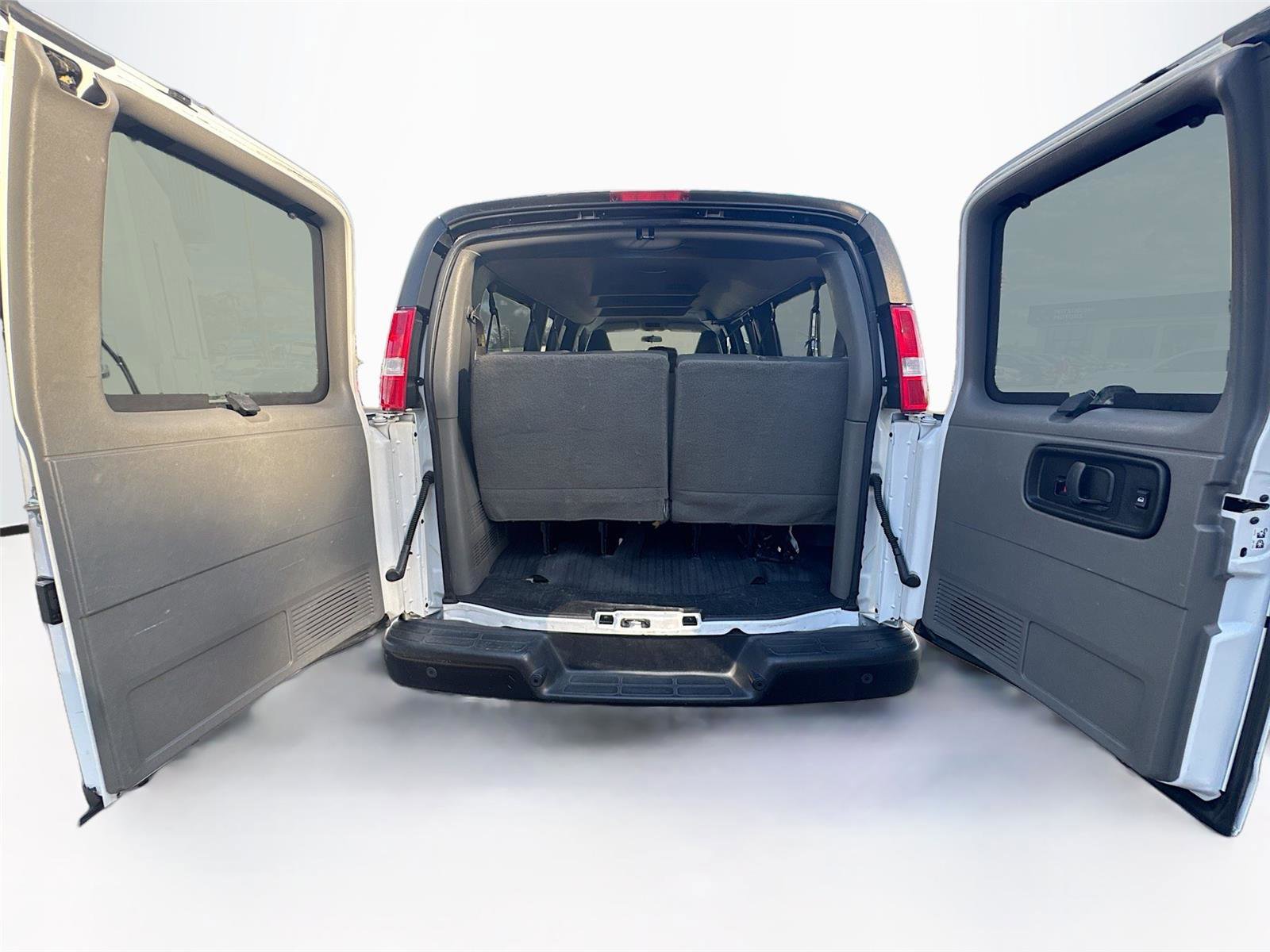 Used 2022 Chevrolet Express 3500 LS image 13