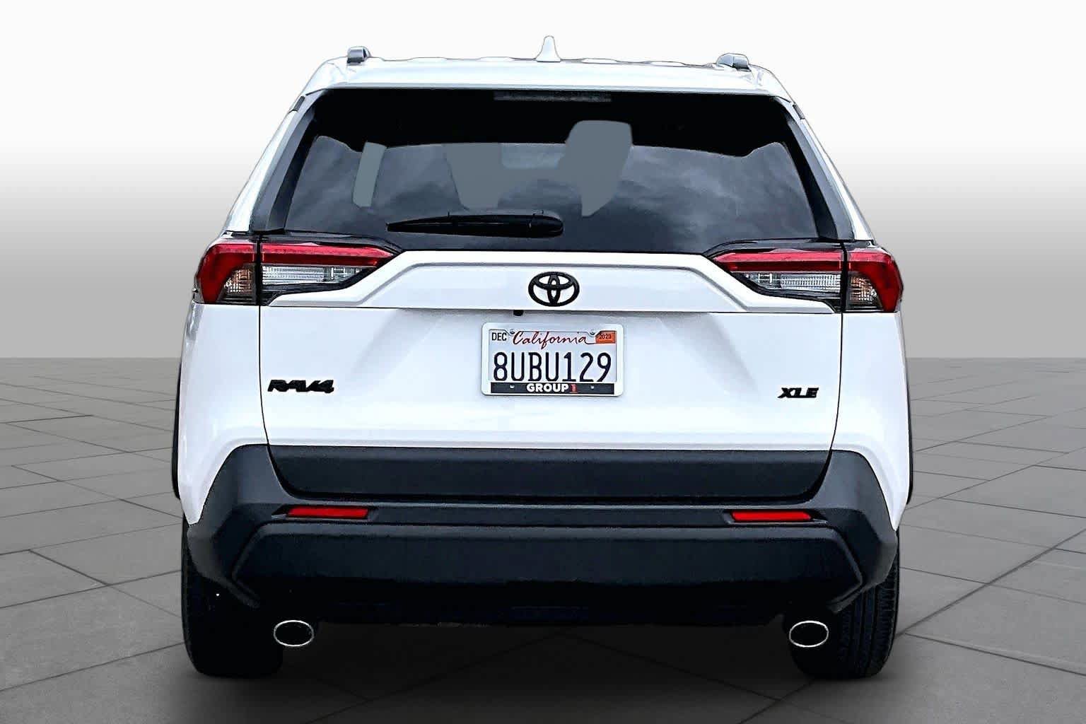Used 2021 Toyota RAV4 XLE w/ Carpet Mat Package (TMS) FWD image 4
