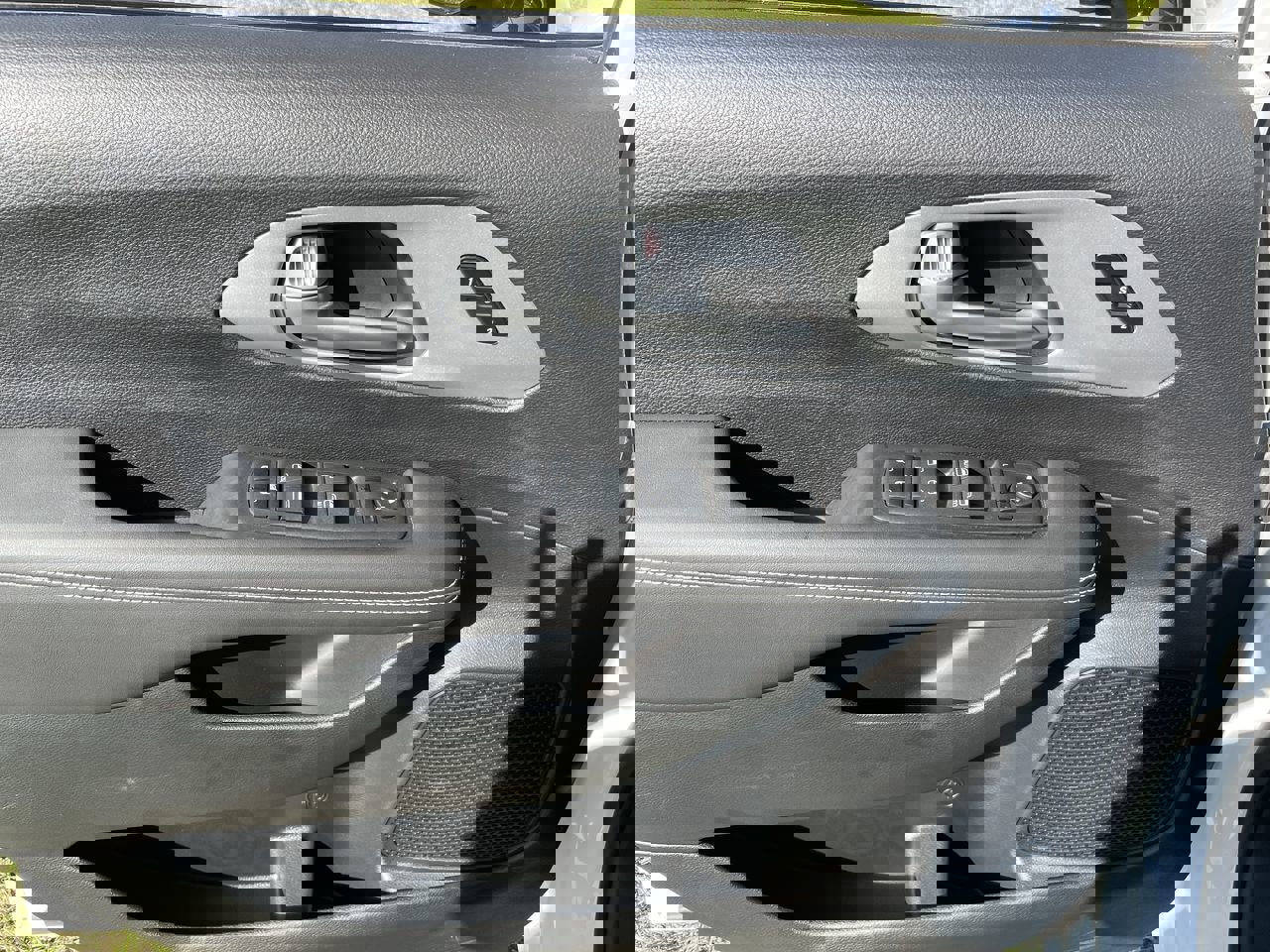 Used 2024 Chrysler Pacifica Touring-L w/ S Appearance Package image 29