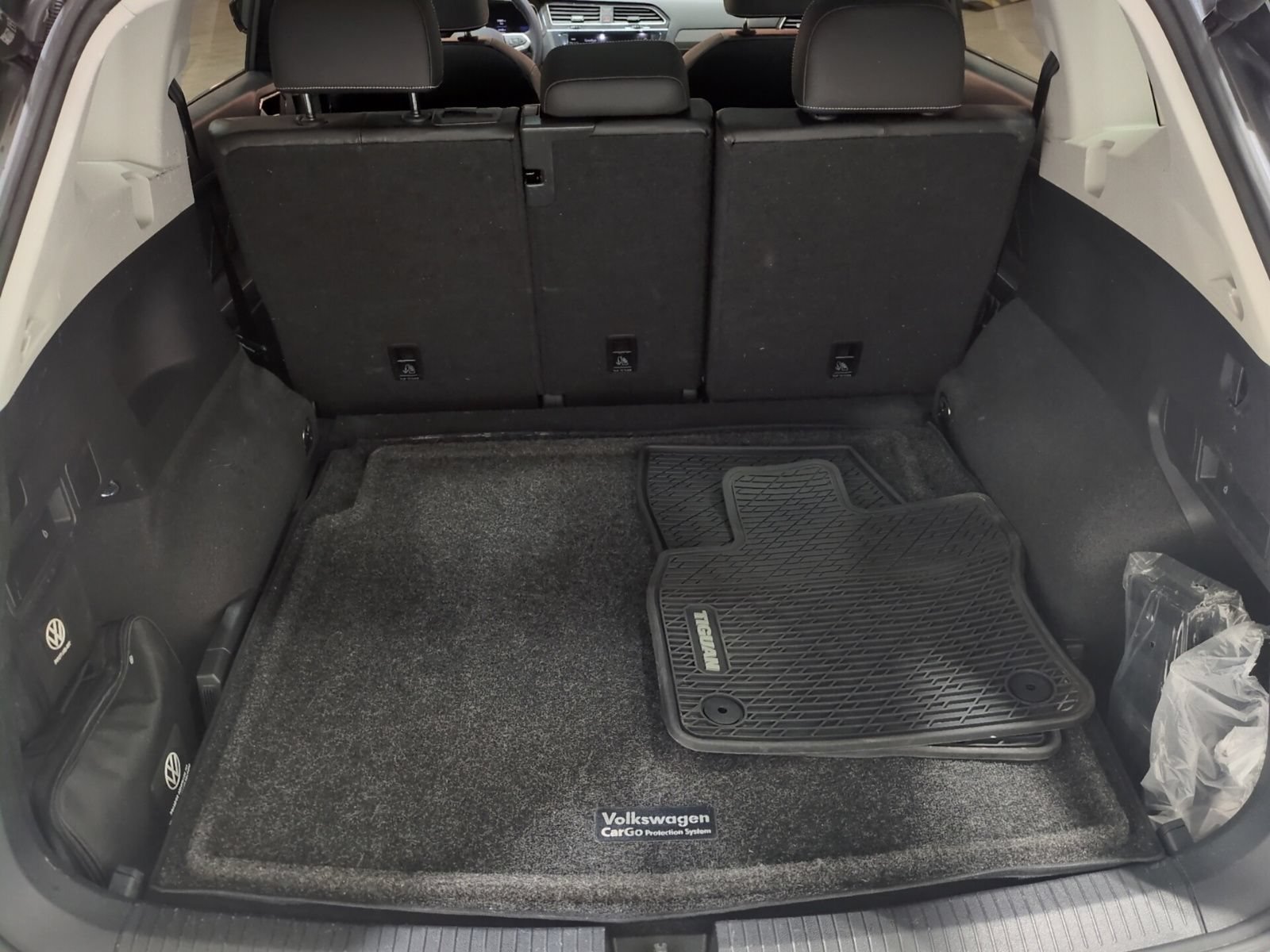 Used 2024 Volkswagen Tiguan SE w/ Panoramic Sunroof Package AWD/4WD image 12