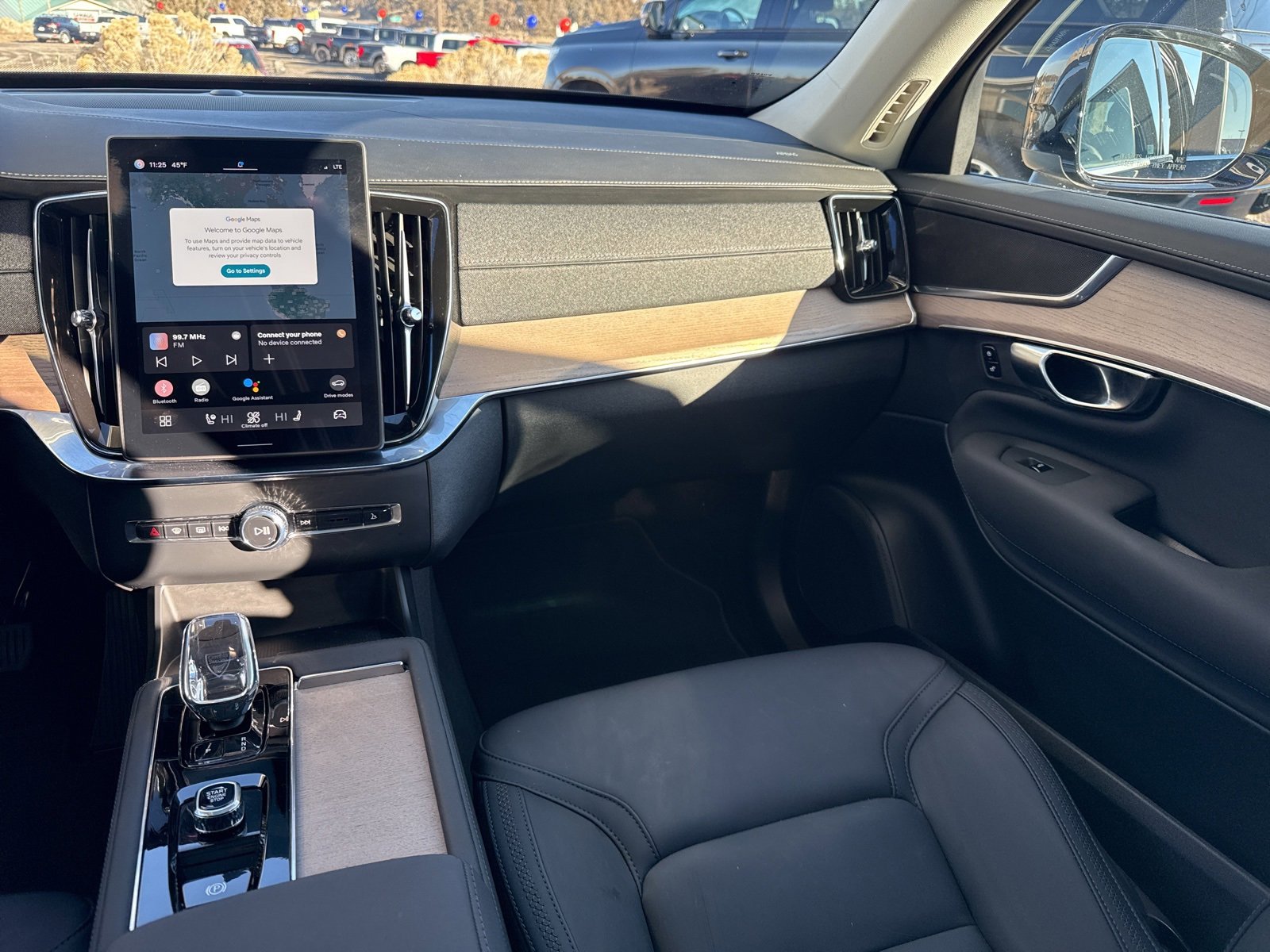 Certified 2025 Volvo XC90 B6 Plus image 18