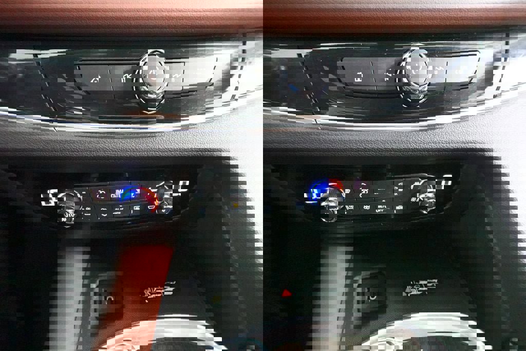 Used 2018 Buick Enclave Avenir w/ Avenir Technology Package image 16