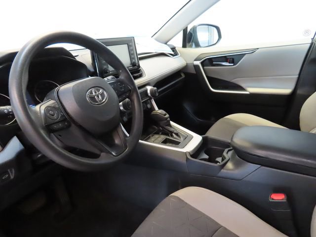 Used 2020 Toyota RAV4 XLE w/ Convenience Package image 4
