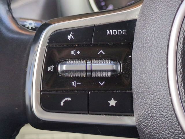 Used 2022 Kia Carnival LX image 23