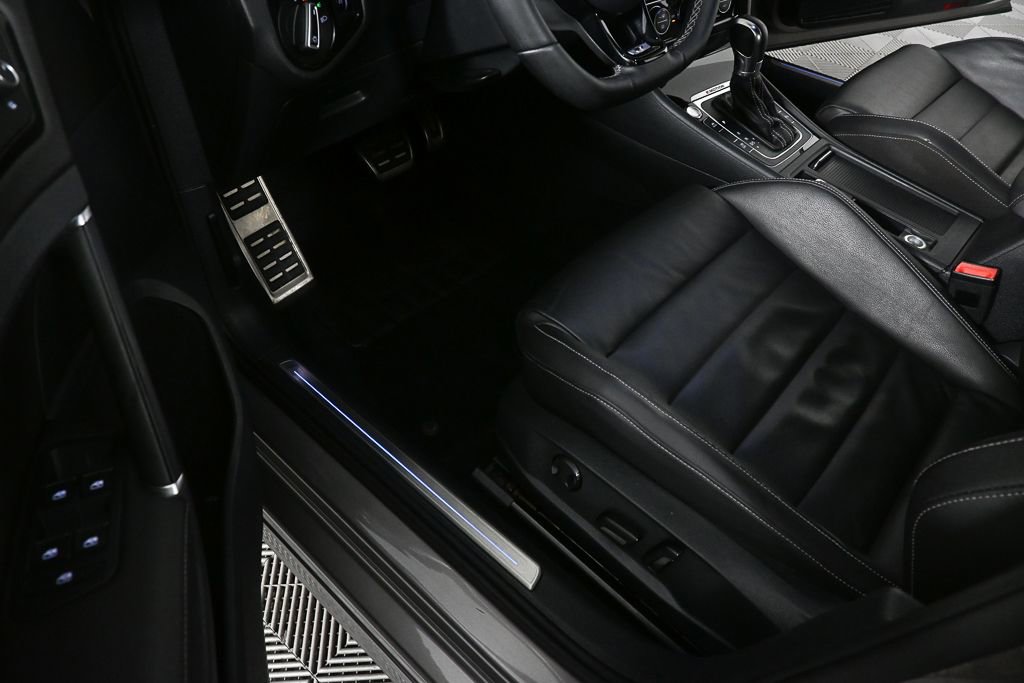 Used 2016 Volkswagen Golf R 4-Door w/ Driver Assistance Package image 7