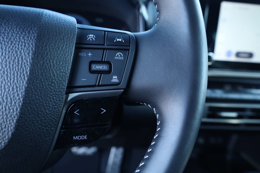 Used 2025 Toyota Camry SE image 26