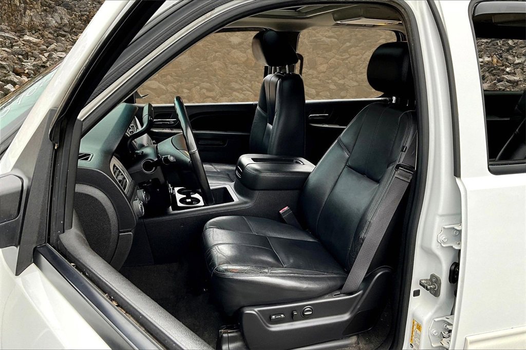 Used 2013 Chevrolet Suburban LT image 23