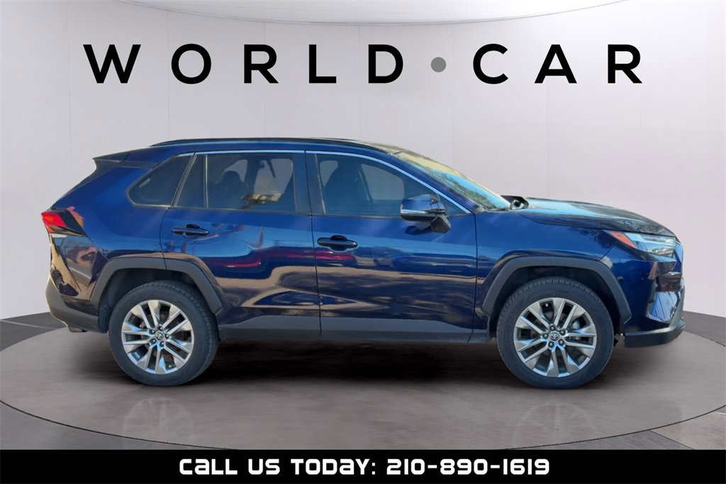 Used 2022 Toyota RAV4 XLE Premium image 2