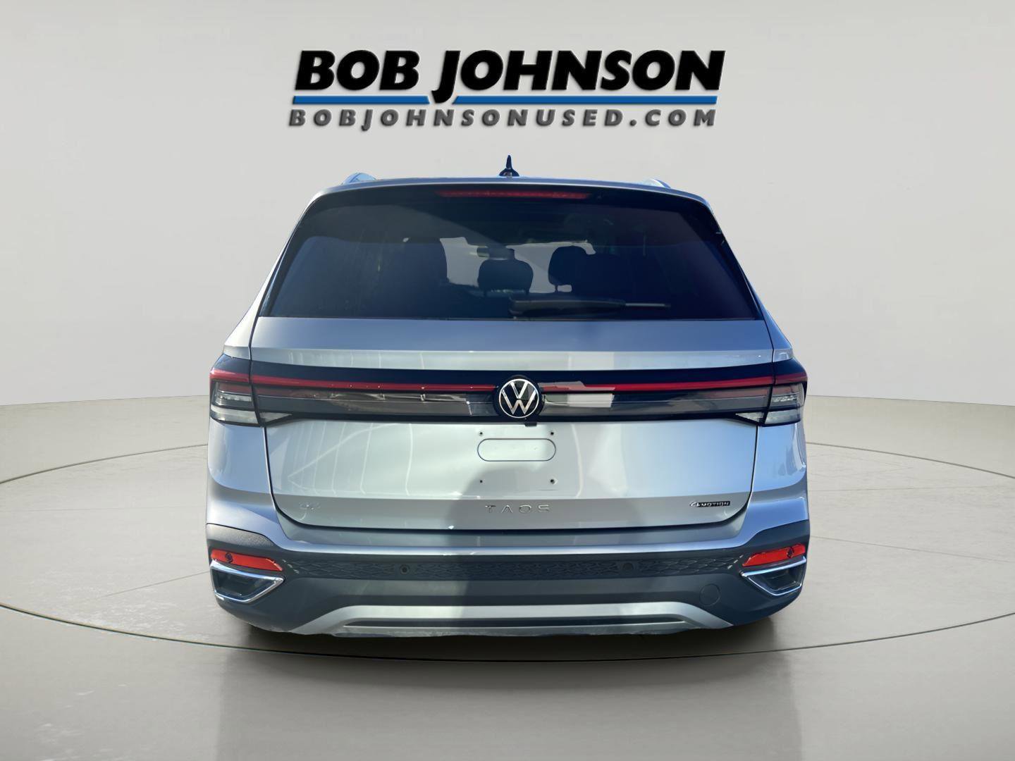 Used 2025 Volkswagen Taos SE w/ Panoramic Sunroof Package image 6