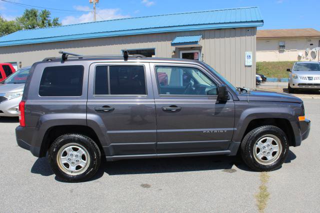 Used 2016 Jeep Patriot Sport image 2