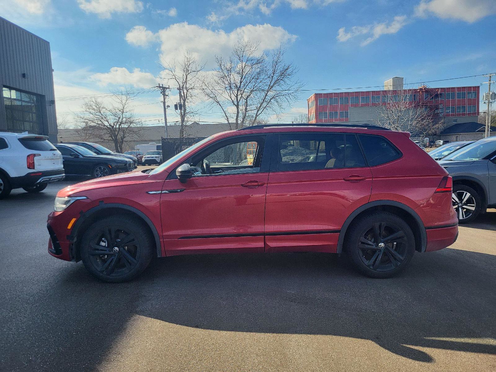 Used 2024 Volkswagen Tiguan SE R-Line image 6