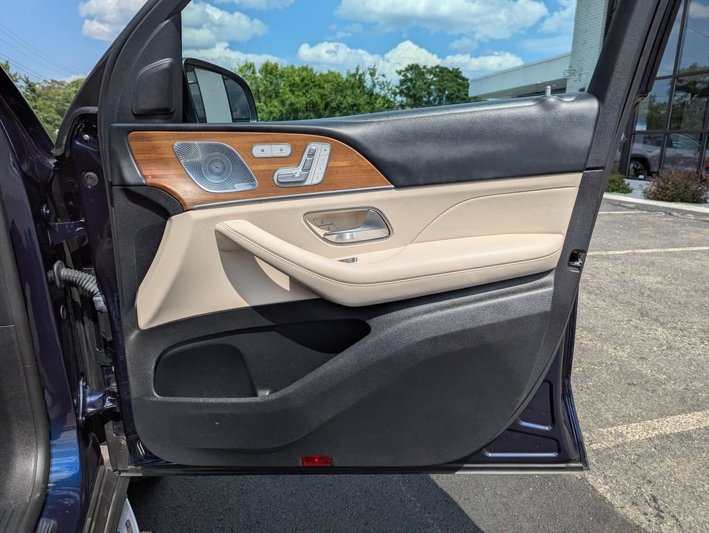 Used 2021 Mercedes-Benz GLS 450 4MATIC image 32