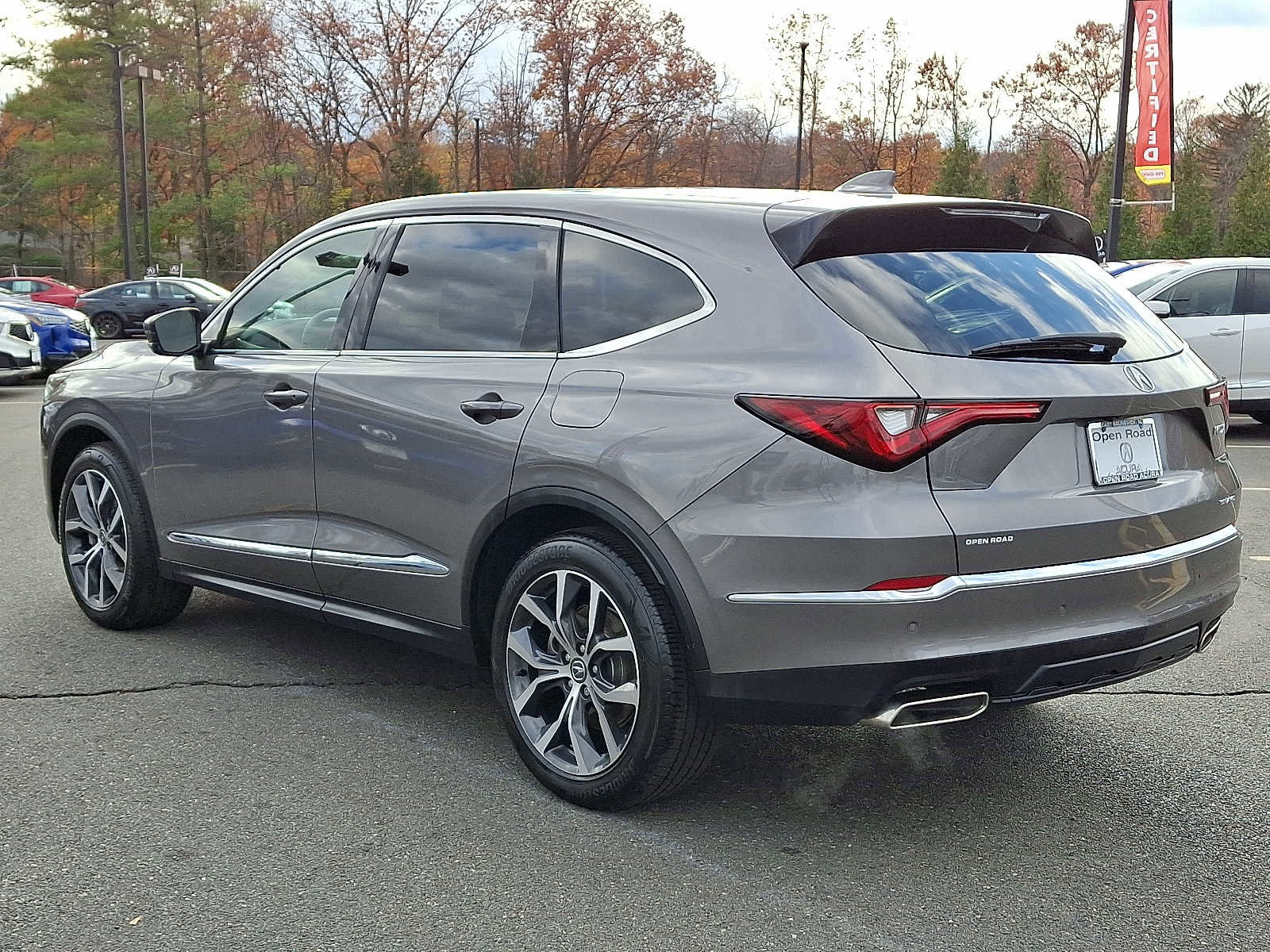 Used 2024 Acura MDX SH-AWD w/ Technology Package image 4
