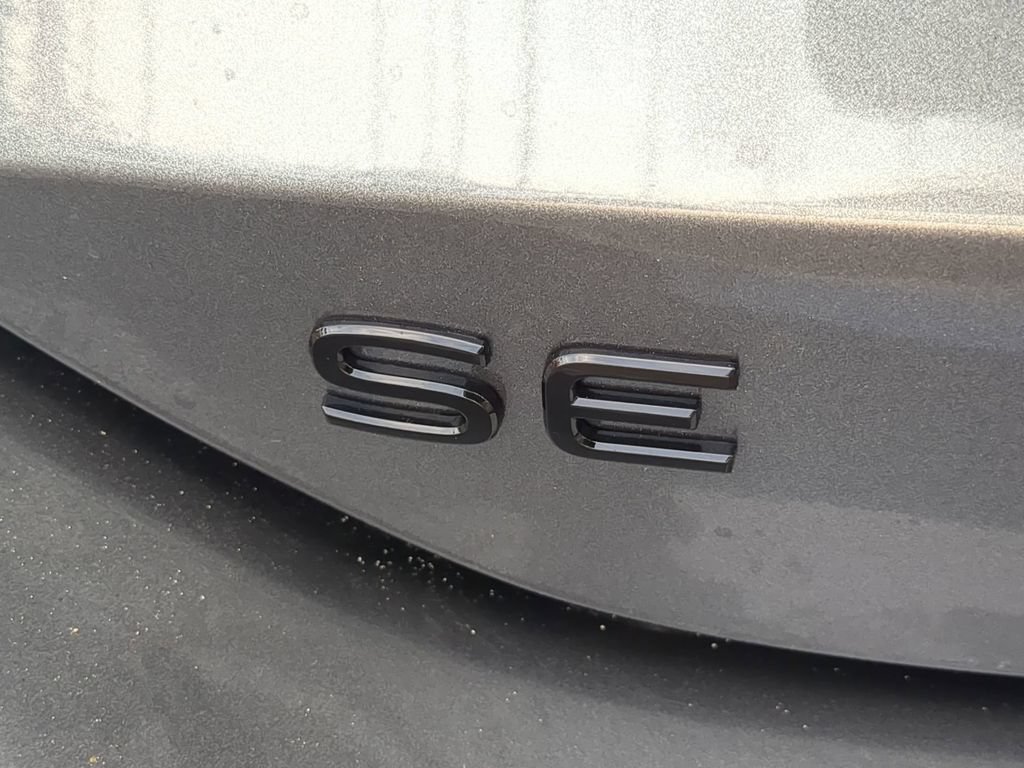 New 2025 Volkswagen Tiguan SE R-Line FWD image 11