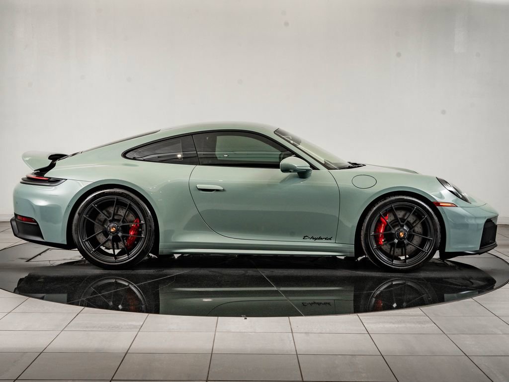Certified 2025 Porsche 911 Carrera GTS RWD image 9