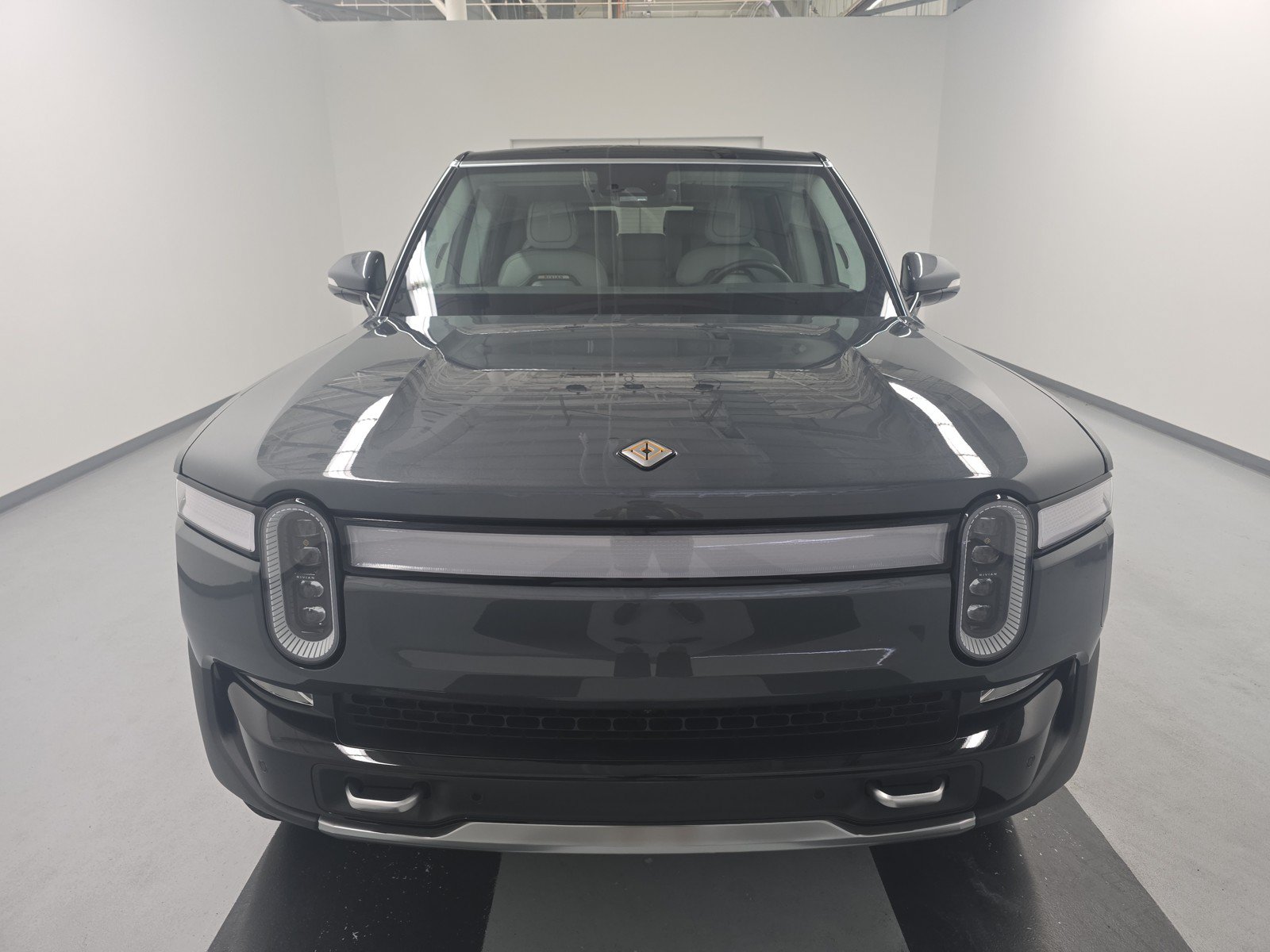 Used 2024 Rivian R1S Adventure AWD/4WD image 8
