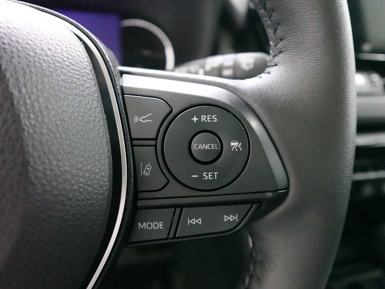 Used 2023 Toyota RAV4 XLE Premium image 18