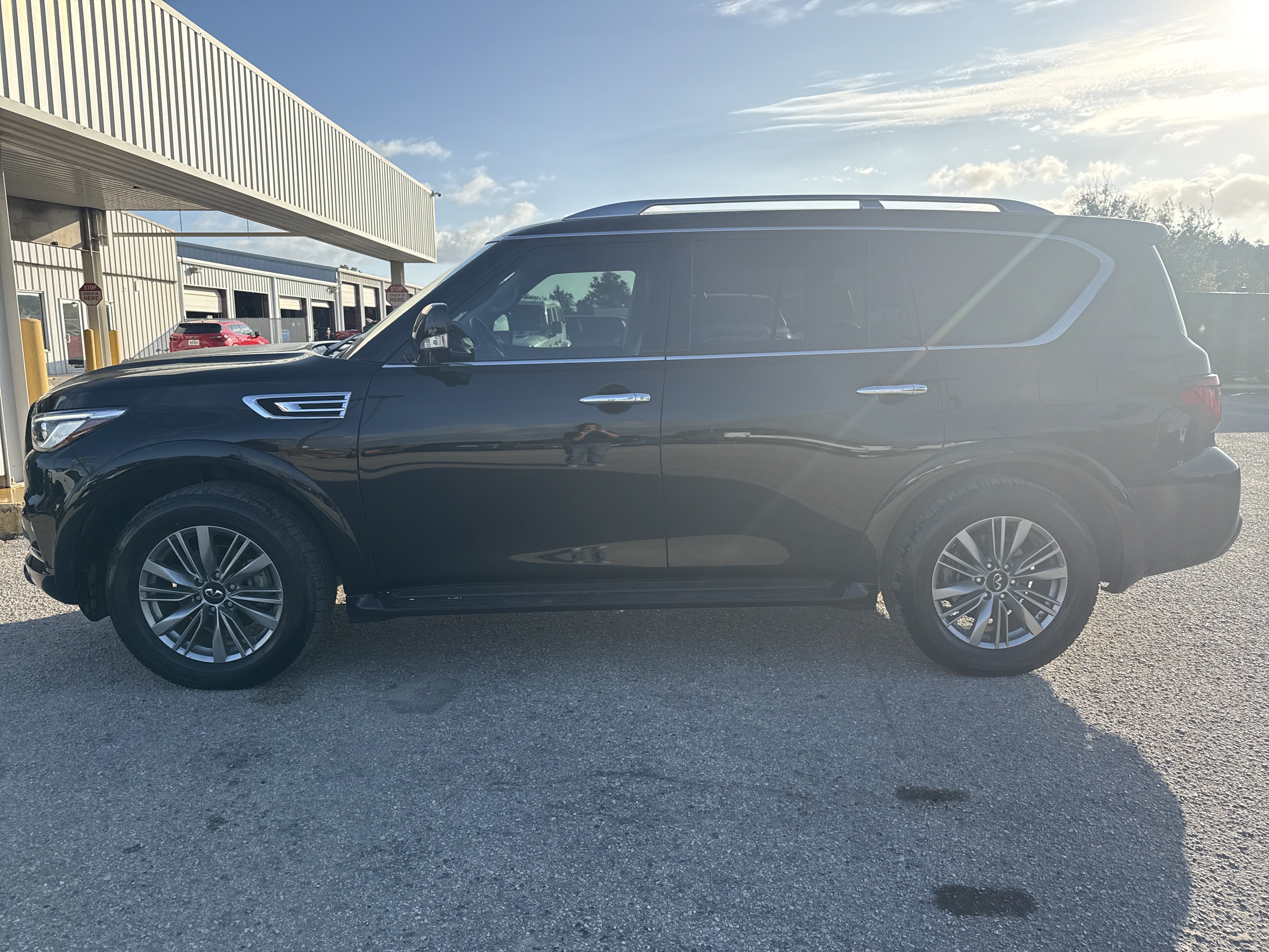 Used 2023 INFINITI QX80 Luxe w/ Cargo Package RWD image 14