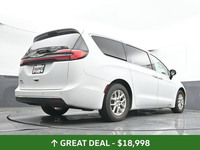 Used 2023 Chrysler Pacifica Touring-L FWD image 29