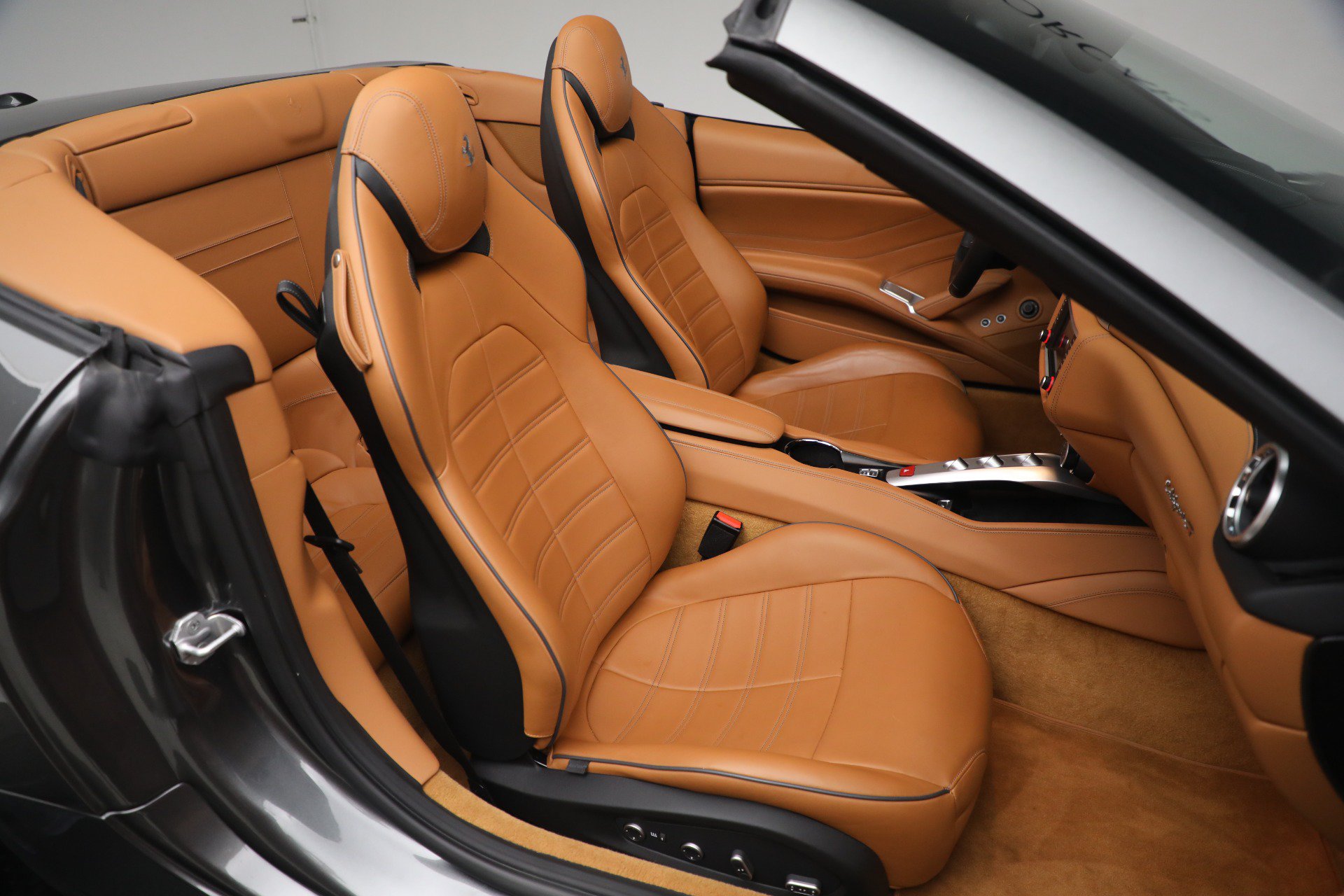 Certified 2017 Ferrari California T RWD image 24