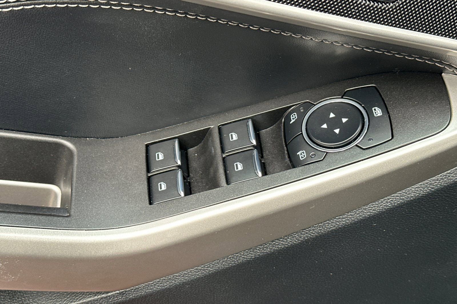 Used 2023 Ford Explorer XLT image 15