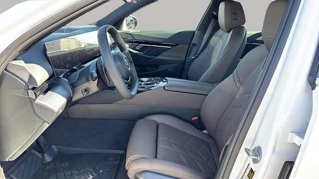 Certified 2025 BMW 530i xDrive w/ Premium Package AWD/4WD image 12
