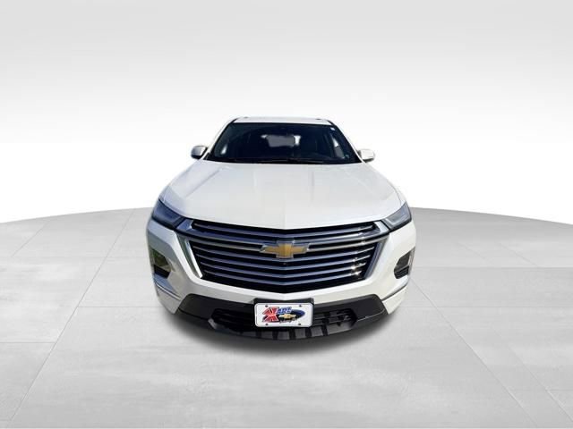 Used 2023 Chevrolet Traverse Premier FWD image 3