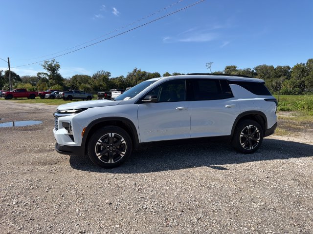 New 2027 Chevrolet Traverse LT w/ Sun and Wheel Package FWD image 3