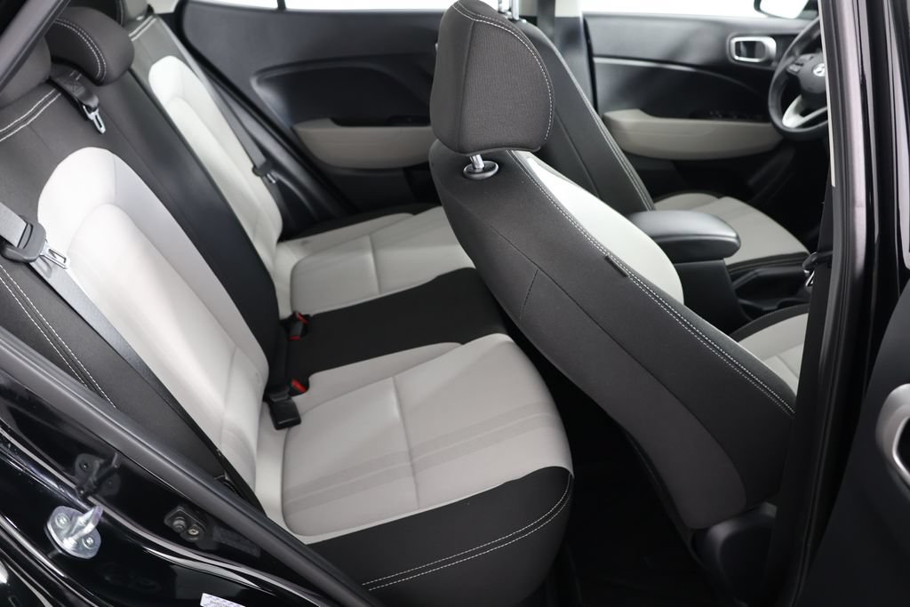 Used 2024 Hyundai Venue SEL FWD image 21