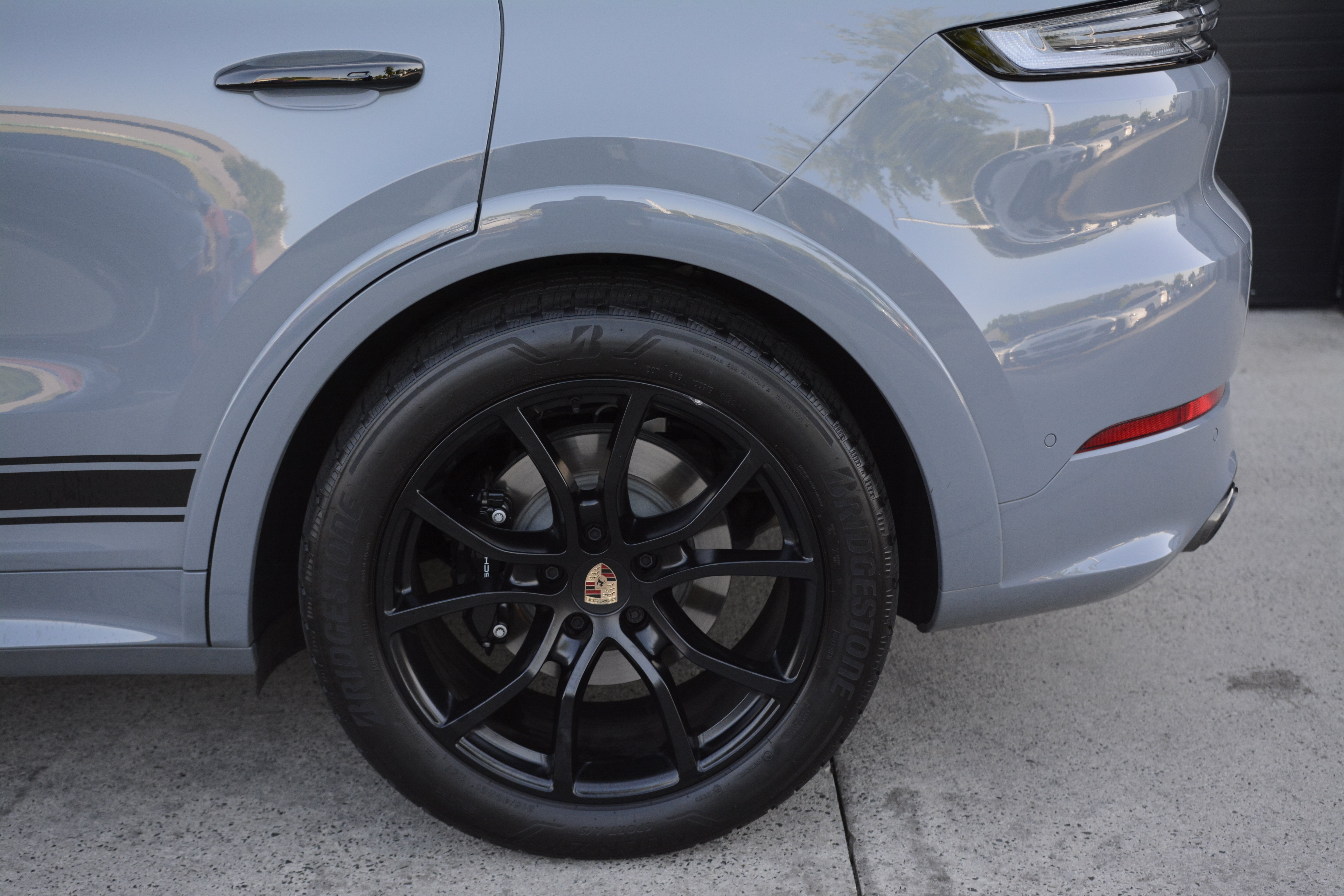 Certified 2025 Porsche Cayenne S AWD/4WD image 40