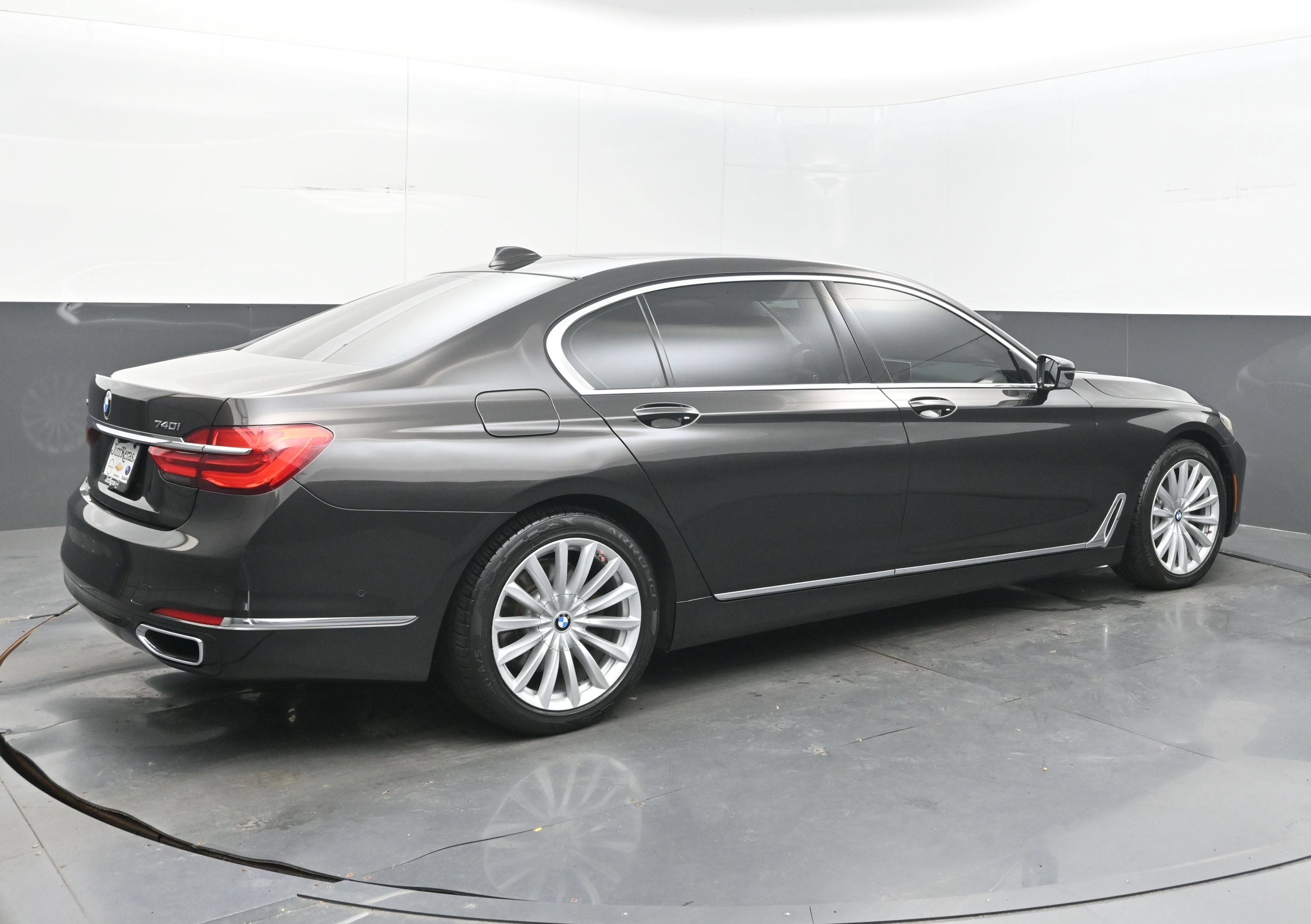 Used 2017 BMW 740i xDrive AWD/4WD image 7
