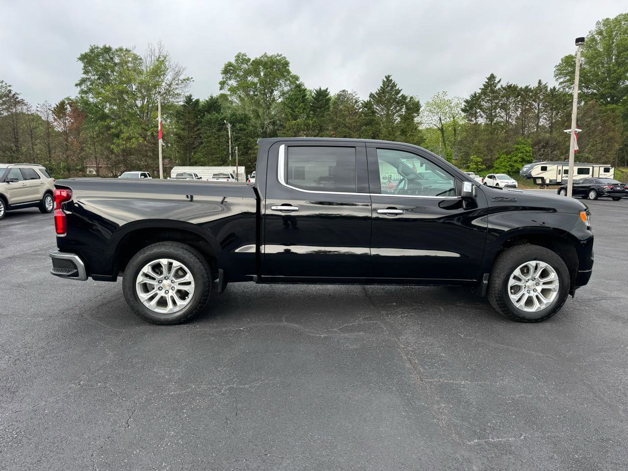 Used 2023 Chevrolet Silverado 1500 LTZ AWD/4WD image 5