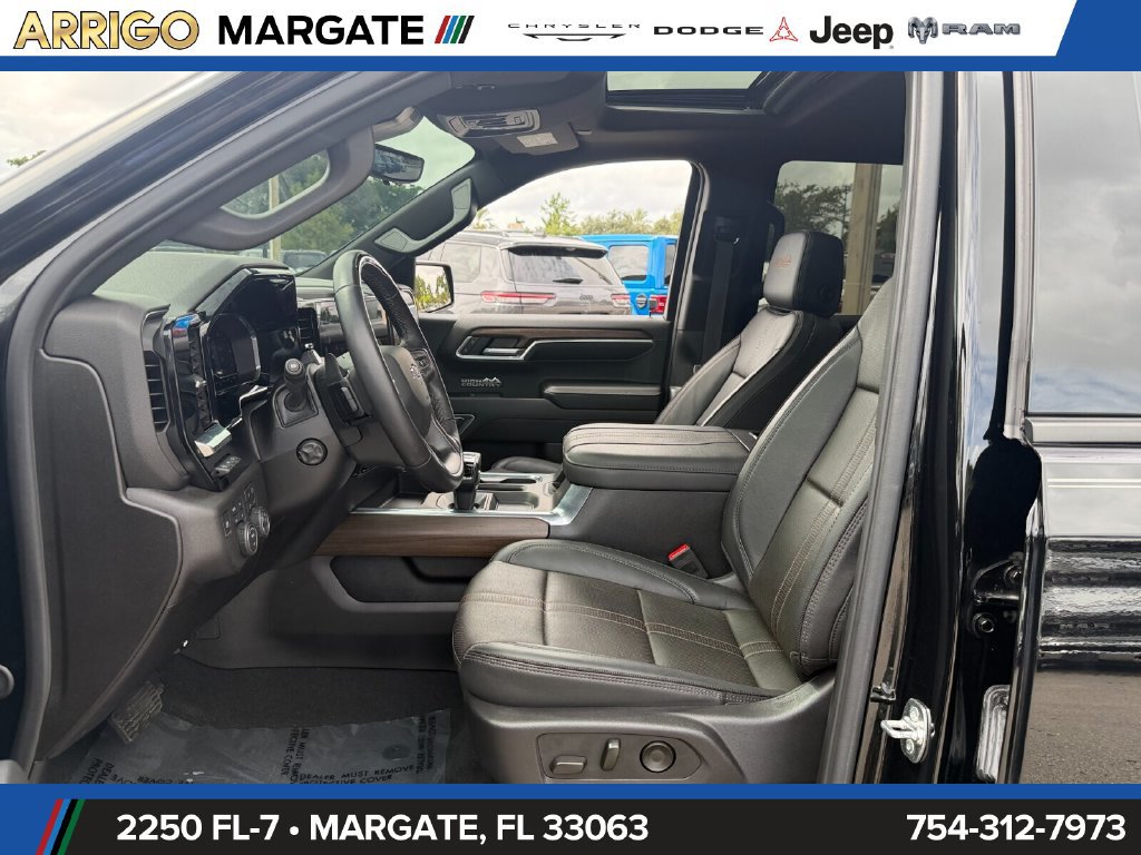 Used 2025 Chevrolet Silverado 1500 High Country w/ High Country Premium Package AWD/4WD image 9