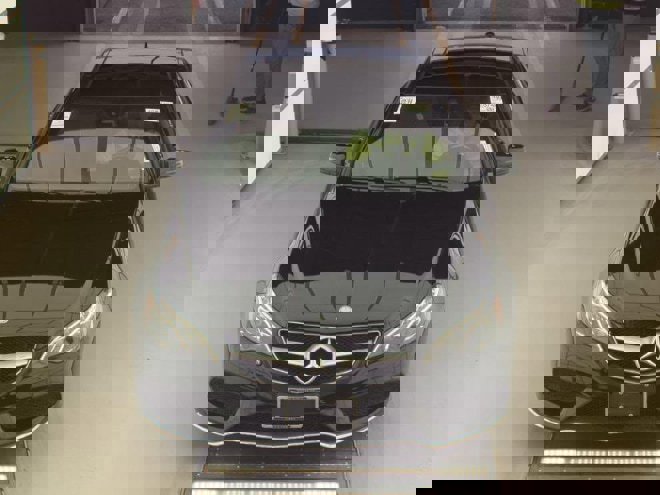 Used 2017 Mercedes-Benz E 400 E 400 4MATIC w/ Premium 2 Package image 2