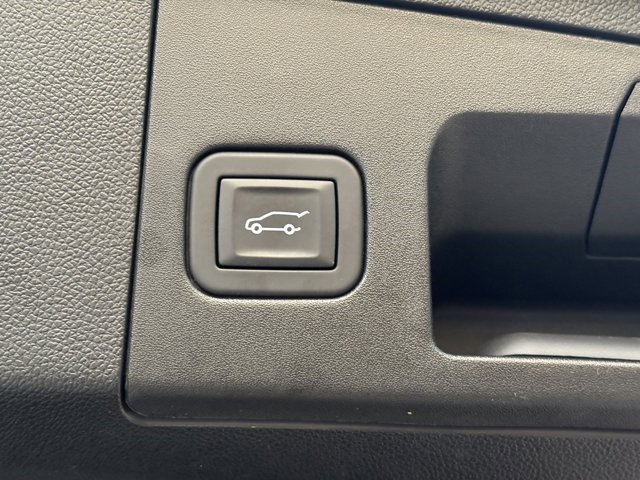 Certified 2025 Cadillac XT4 Premium Luxury image 11